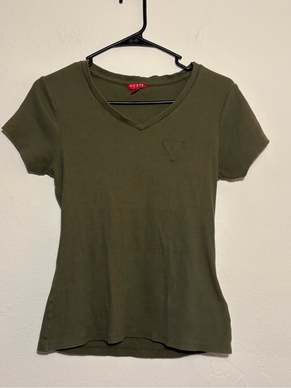 GUESS Olive Green Ribbed V Neck T Shirt Logo Size L Cotton Stretch